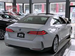 بی ئێم دەبڵیو سیریەس 5